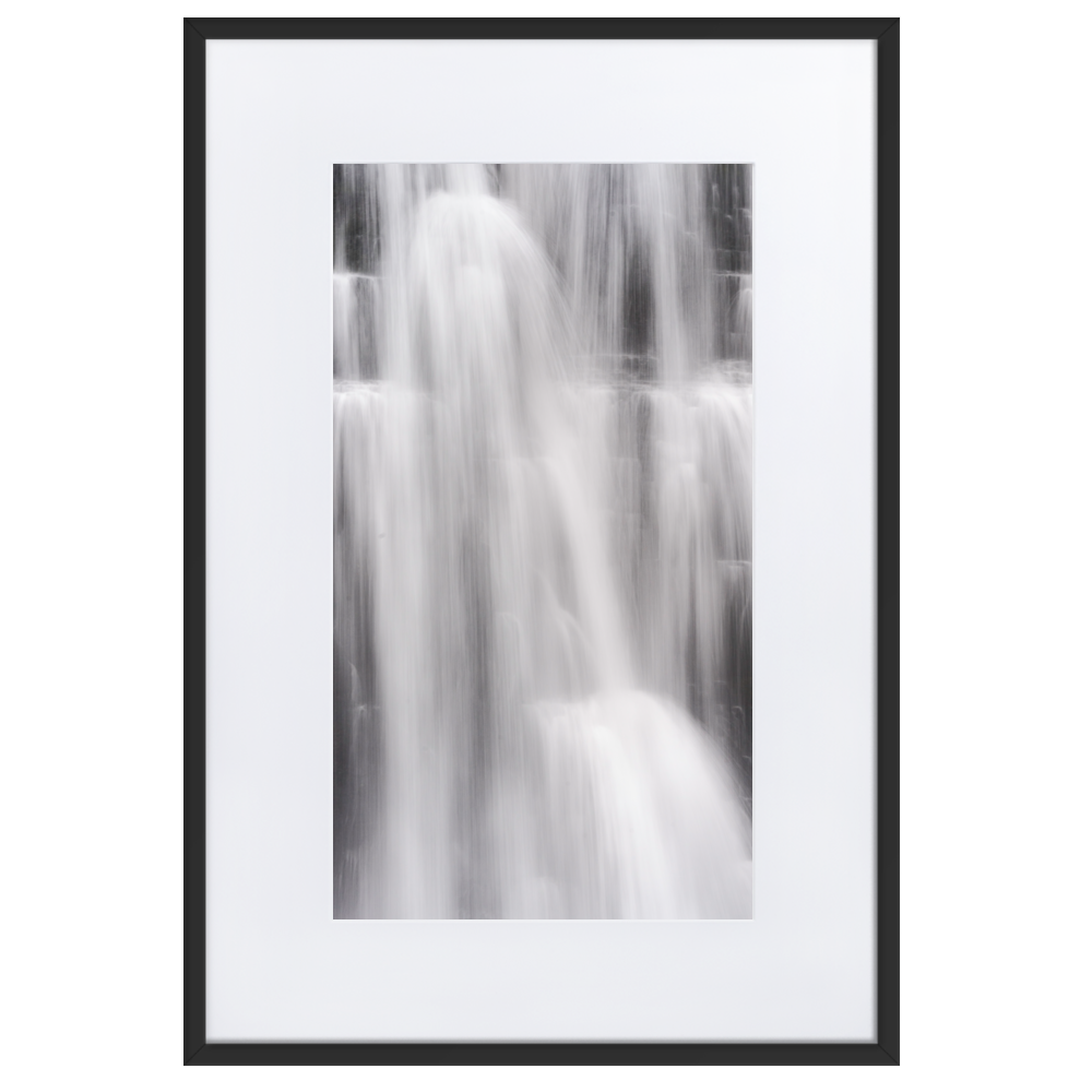 Fallendes Wasser Fine Art Print – beeindruckender Wasserfall Fotoprint, exklusiver Kunstdruck für Ihr Zuhause.