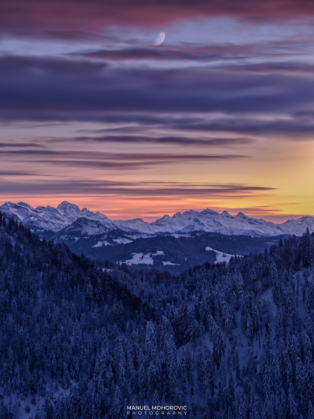 Mondfotografie Workshop Schweiz - Mond hinter Wolken im Winter - Manuel Mohorovic Photography