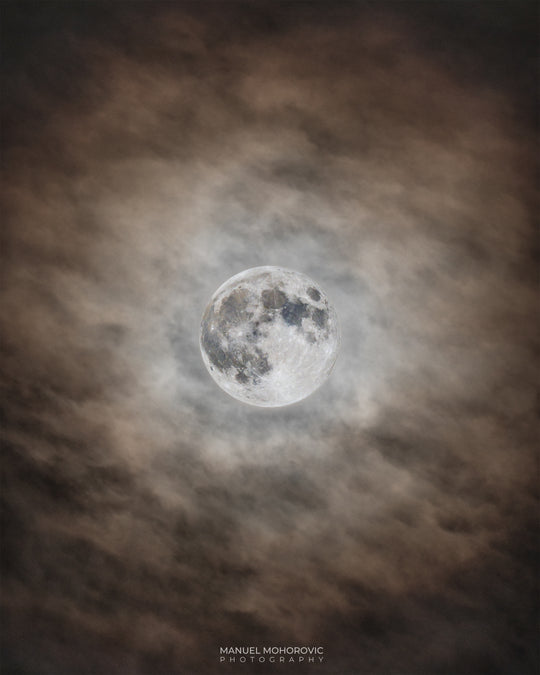 Mondfotografie Workshop Schweiz - Vollmond hinter Wolken - Manuel Mohorovic Photography